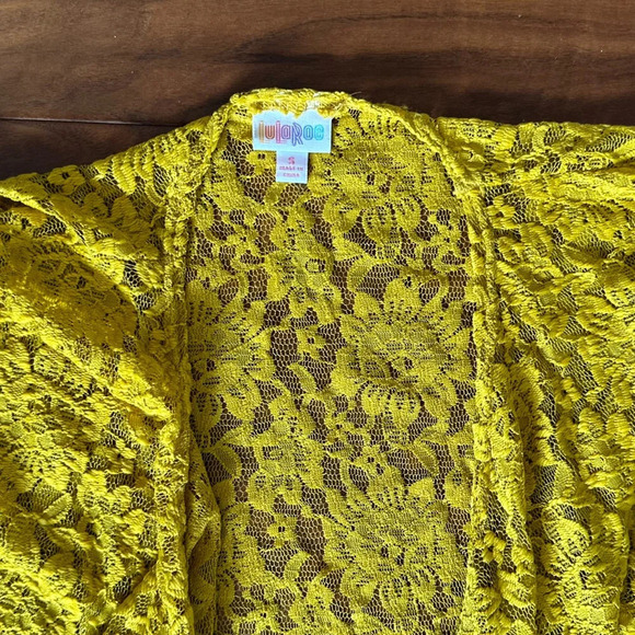 LuLaRoe Mustard Yellow Lace With Fringe Shirley Kimono size Small - Picture 3 of 3